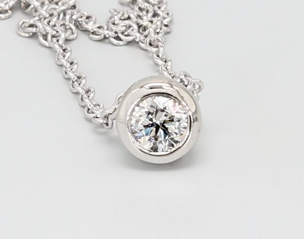 0.295ct Round  White Gold Diamond Pendants