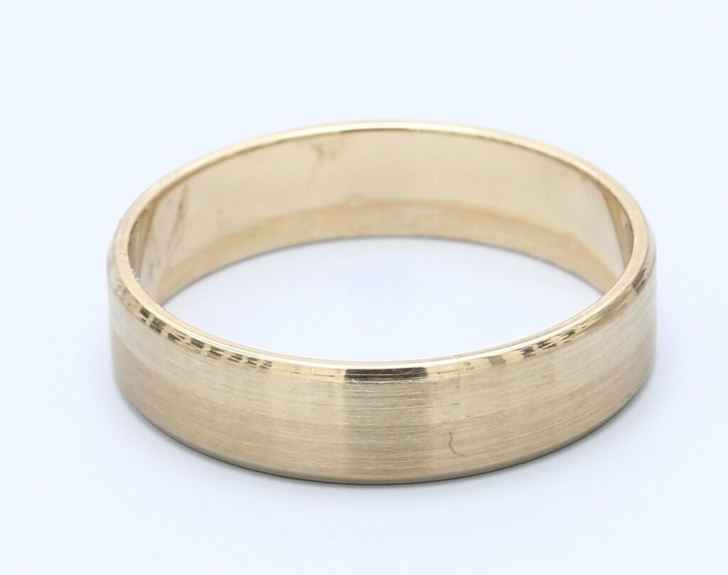 Yellow Gold Gents Wedding Bands